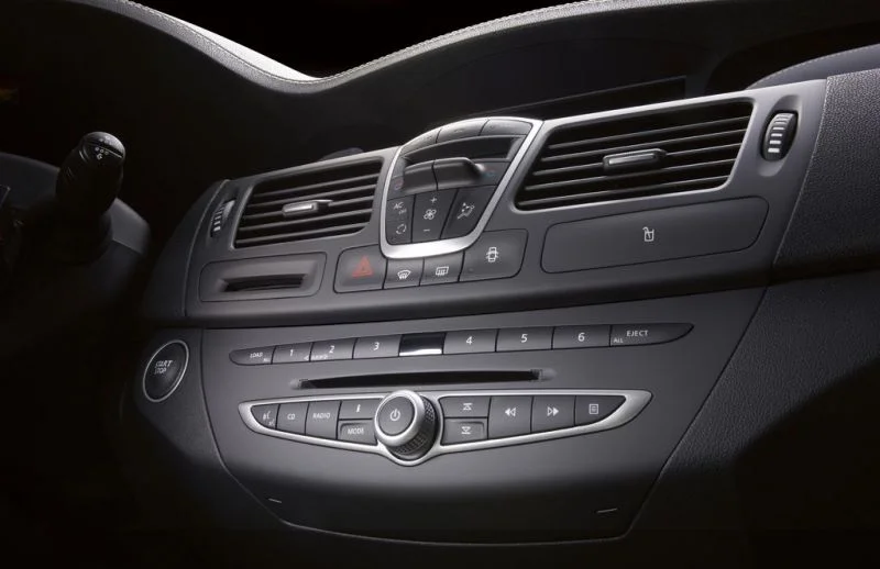 Renault Laguna 1.5 dCi (110 Hp)2010 - 2015 thumbnail 11