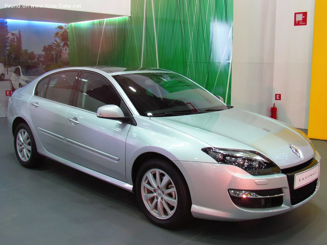 Renault Laguna 1.5 dCi (110 Hp)2010 - 2015 thumbnail 16