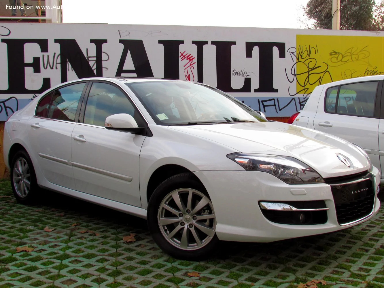Renault Laguna 1.5 dCi (110 Hp)2010 - 2015 thumbnail 17