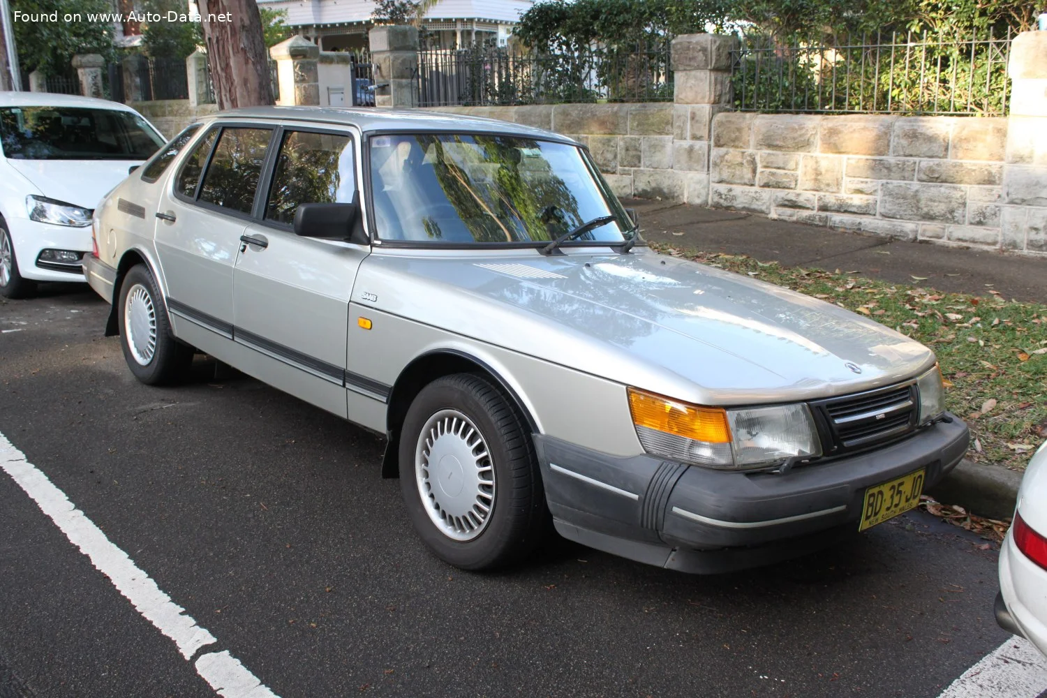 Saab 900 2.0 16V (126 Hp)1989 - 1992 thumbnail 3