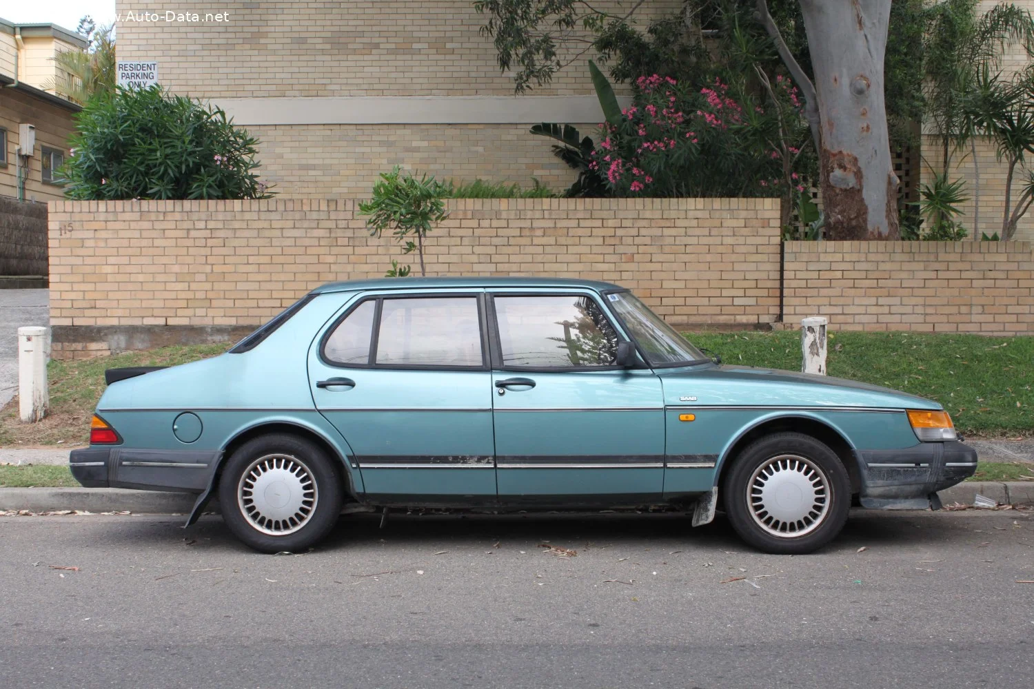 Saab 900 2.0i 16V (126 Hp)1989 - 1993 thumbnail 3