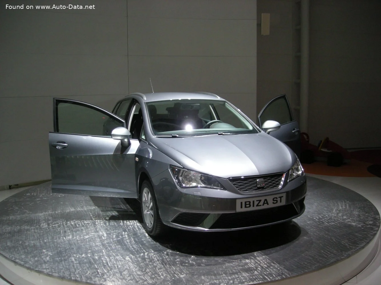 Seat Ibiza 1.2 (60 Hp)2012 - 2015 thumbnail 2