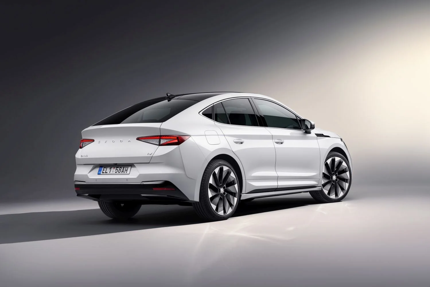 Skoda Enyaq 60 62 kWh (180 Hp)2022 - 2024 thumbnail 2