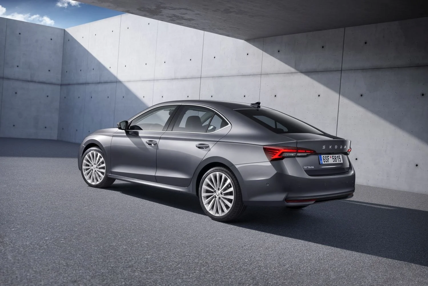 Skoda Octavia 1.5 TSI (116 Hp)2024 - thumbnail 2