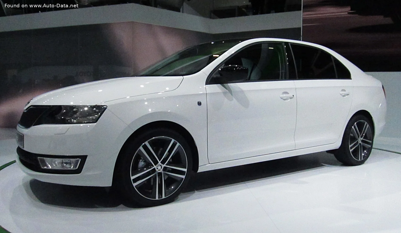 Skoda Rapid 1.2 MPI (75 Hp)2012 - 2015 thumbnail 3