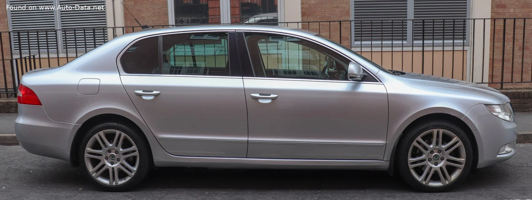 Skoda Superb 1.4 TSI (125 Hp)2008 - 2013 thumbnail 4