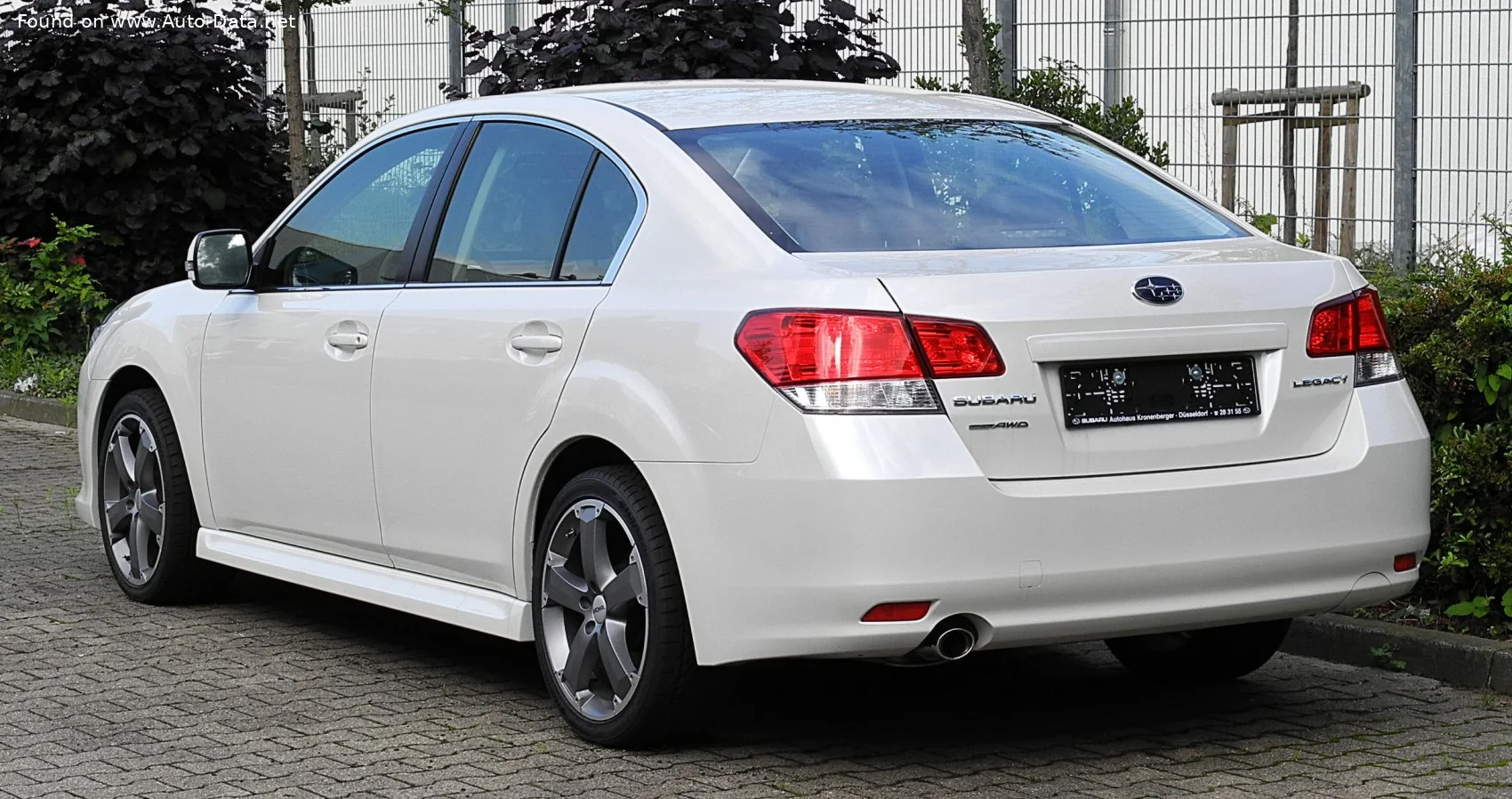 Subaru Legacy 2.0d (150 Hp) AWD2009 - 2012 thumbnail 2