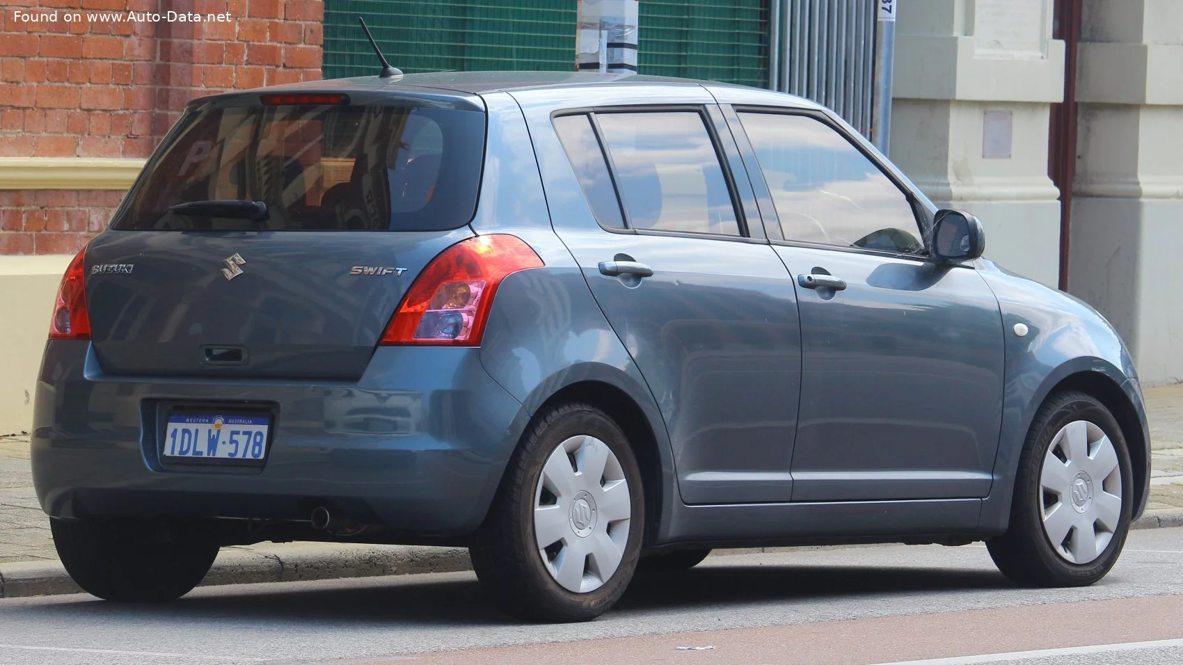 Suzuki Swift 1.3 DDiS (70 Hp)2004 - 2010 thumbnail 2