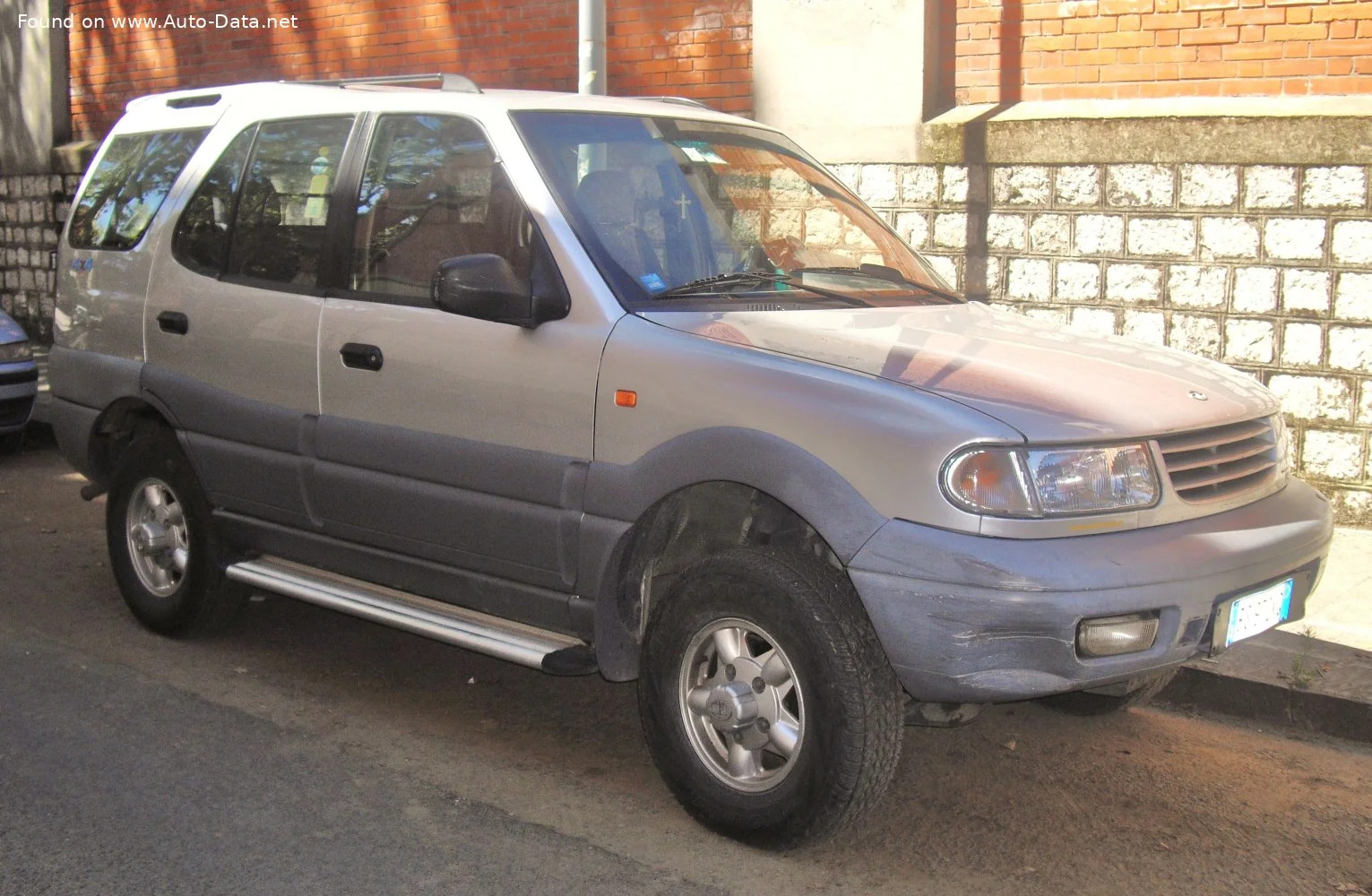 Tata Safari 1.9 i 16V (137 Hp)1998 - 2005 - 1