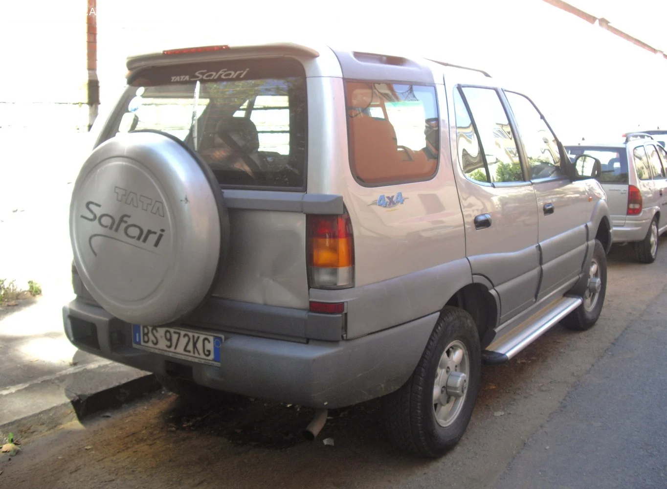 Tata Safari 1.9 i 16V (137 Hp)1998 - 2005 thumbnail 2