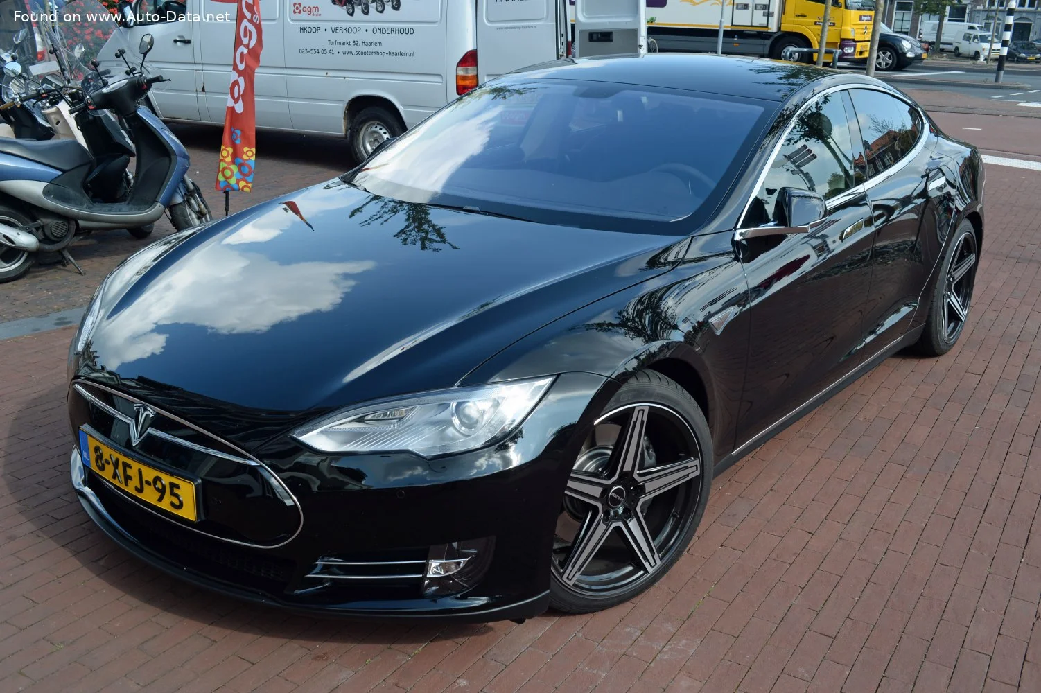 Tesla Model S 60 60 kWh (302 Hp)2012 - 2015 - 1