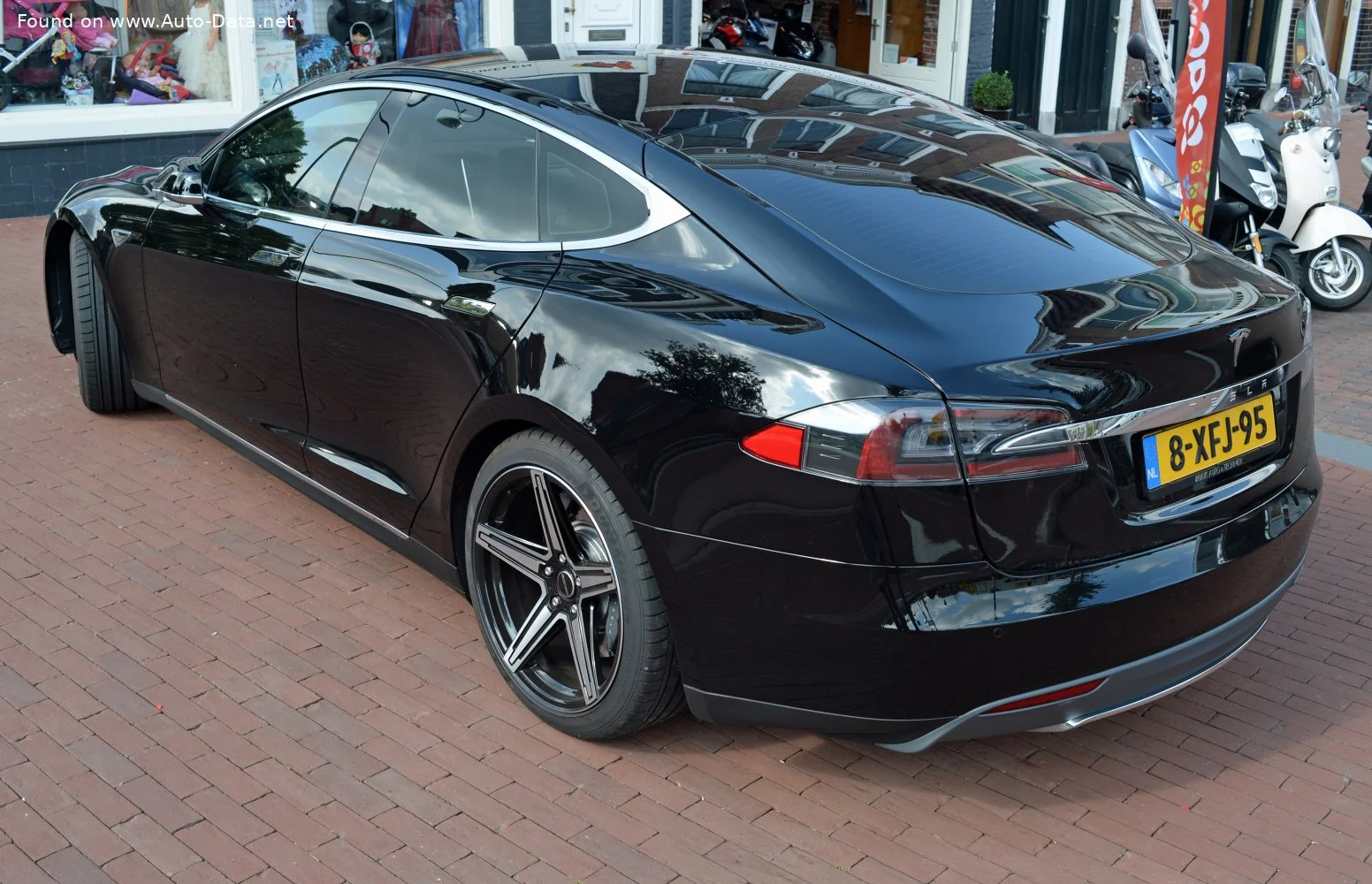 Tesla Model S 60 60 kWh (302 Hp)2012 - 2015 thumbnail 2