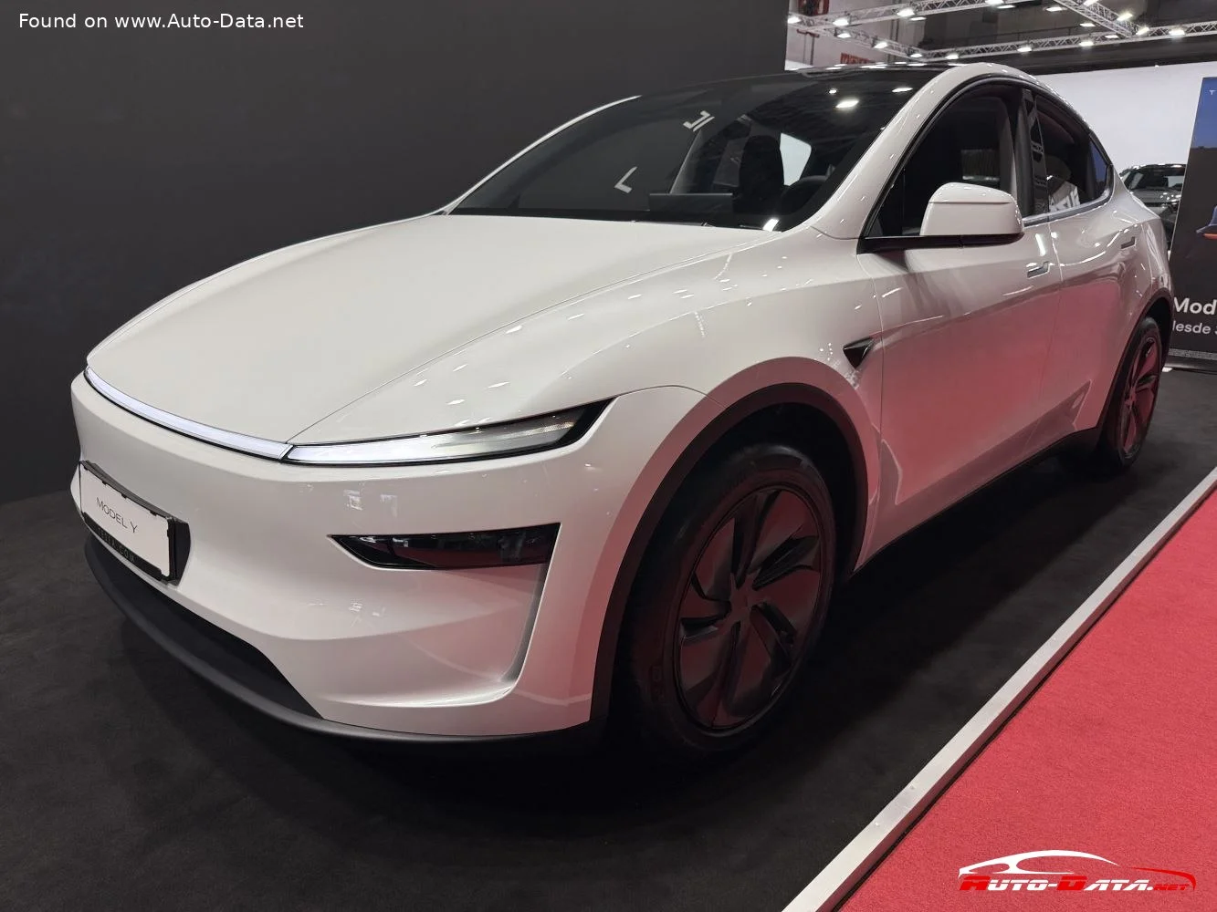 Tesla Model Y 62.5 kWh (299 Hp)2025 - - 1