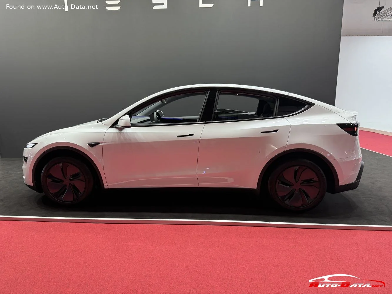Tesla Model Y 62.5 kWh (299 Hp)2025 - thumbnail 5