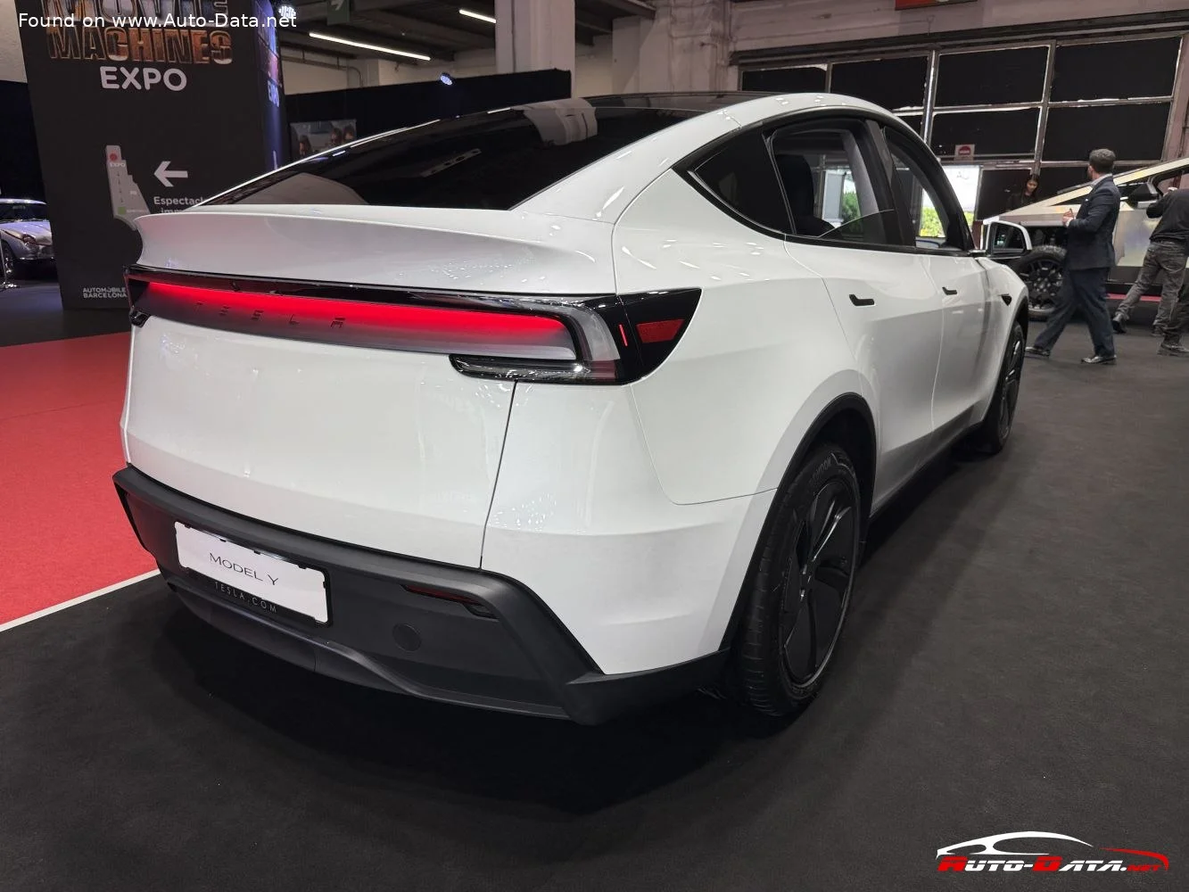 Tesla Model Y 62.5 kWh (299 Hp)2025 - thumbnail 6