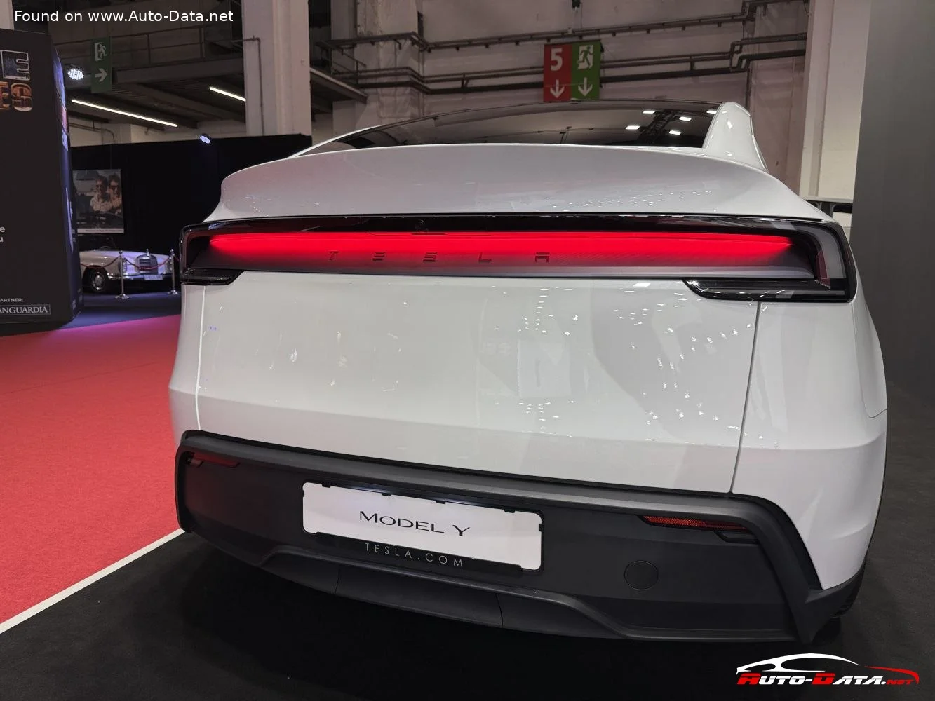Tesla Model Y 62.5 kWh (299 Hp)2025 - thumbnail 7