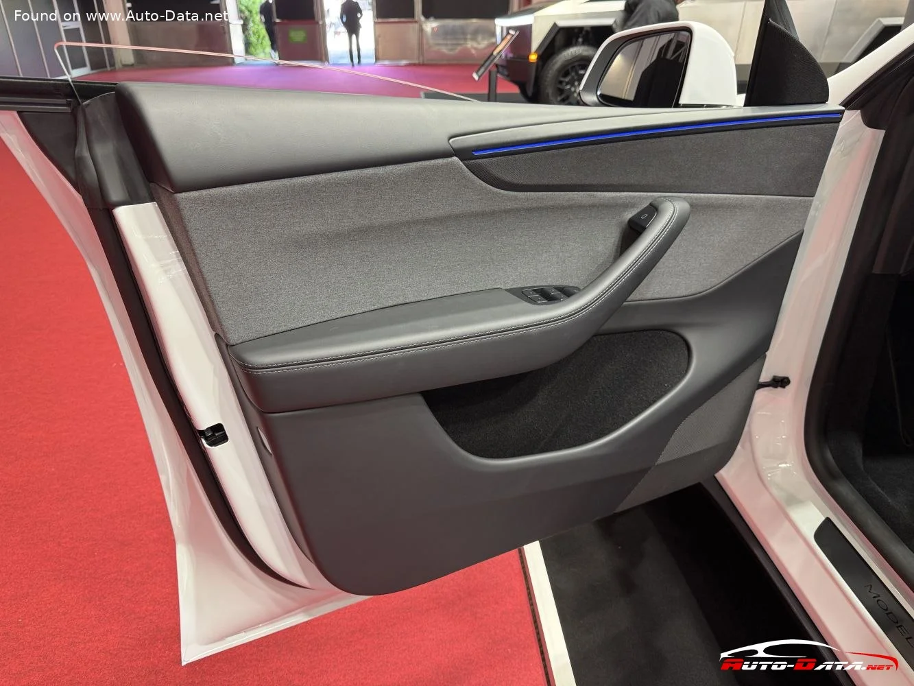 Tesla Model Y 62.5 kWh (299 Hp)2025 - thumbnail 10