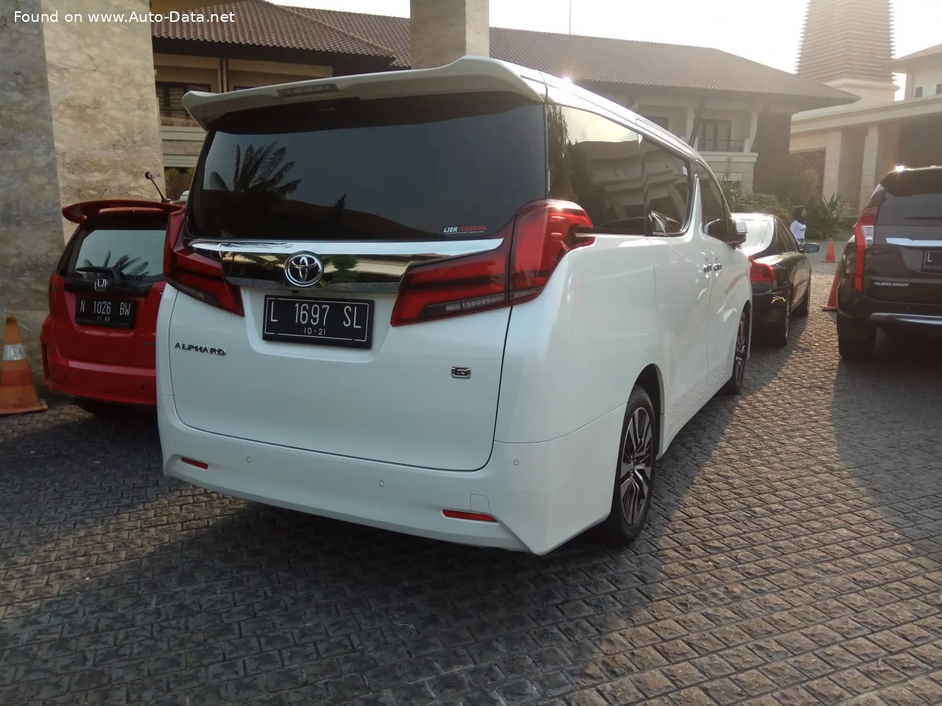 Toyota Alphard 2.5 (180 Hp) CVT2015 - 2018 thumbnail 2