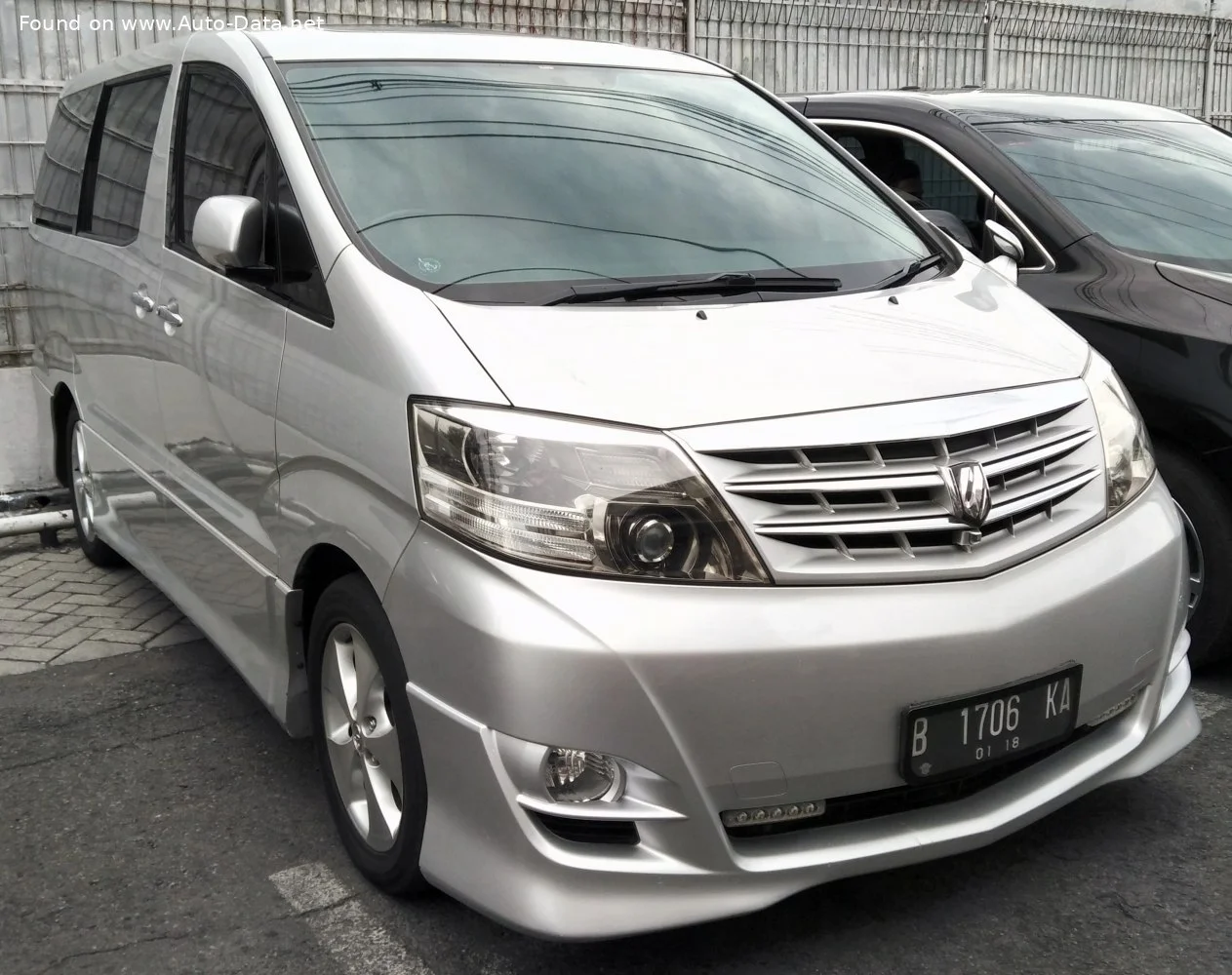 Toyota Alphard 2.4 i (159 Hp)2005 - 2008 thumbnail 2