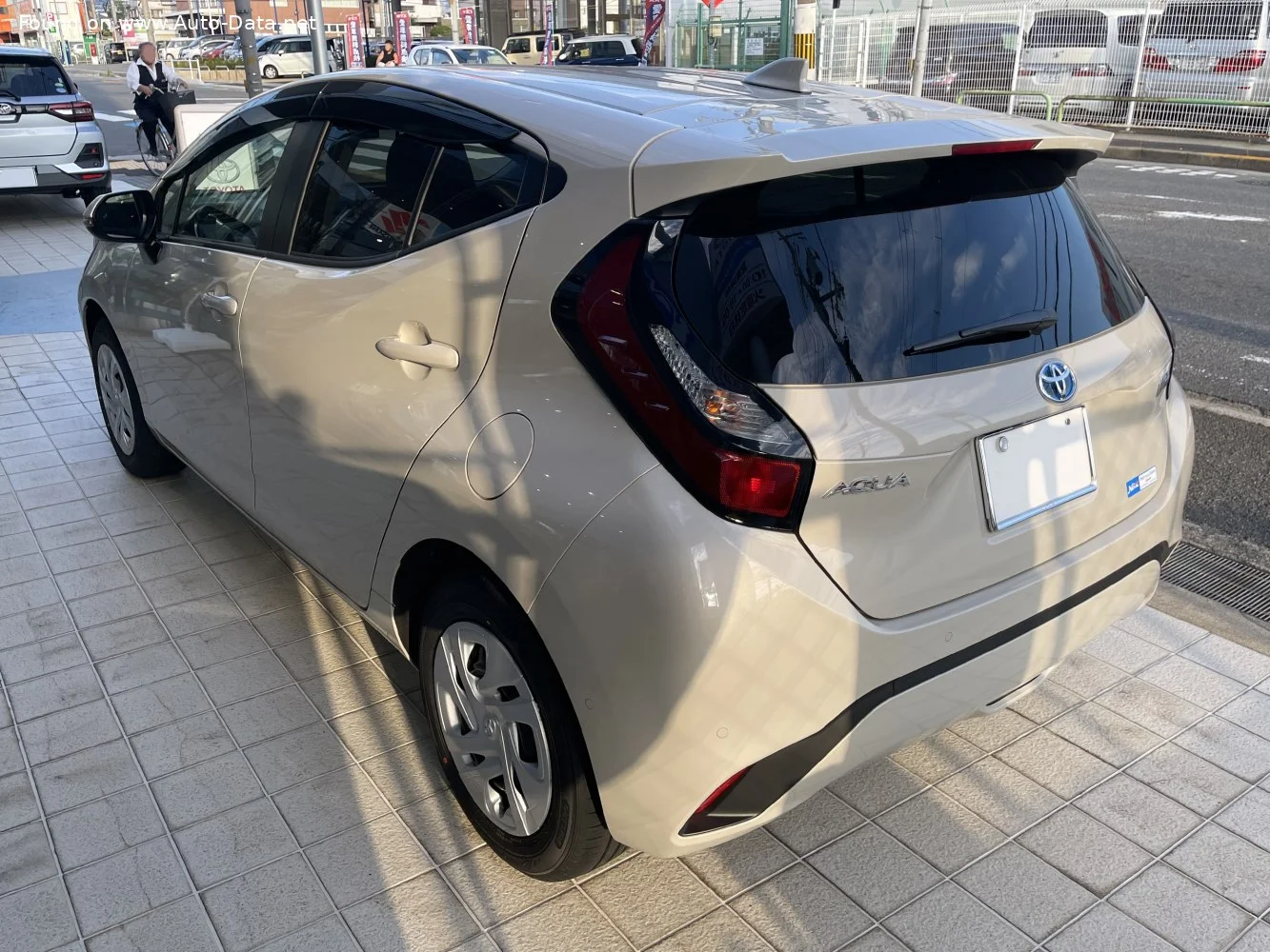 Toyota Aqua 1.5L (116 Hp) Hybrid e-CVT2021 - thumbnail 4