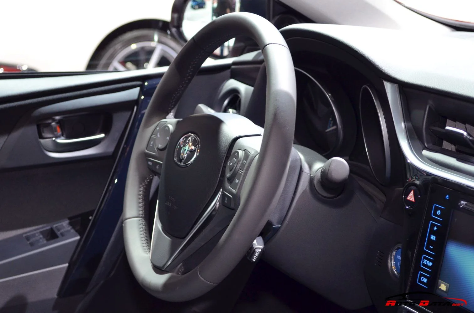 Toyota Auris 1.2 (116 Hp) start&stop2015 - 2018 thumbnail 12
