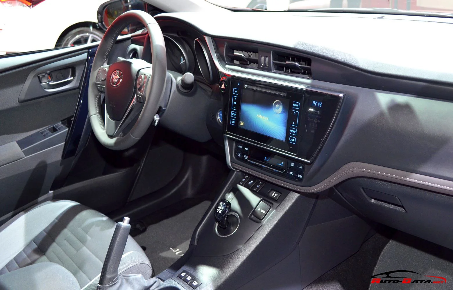 Toyota Auris 1.2 (116 Hp) start&stop2015 - 2018 thumbnail 15