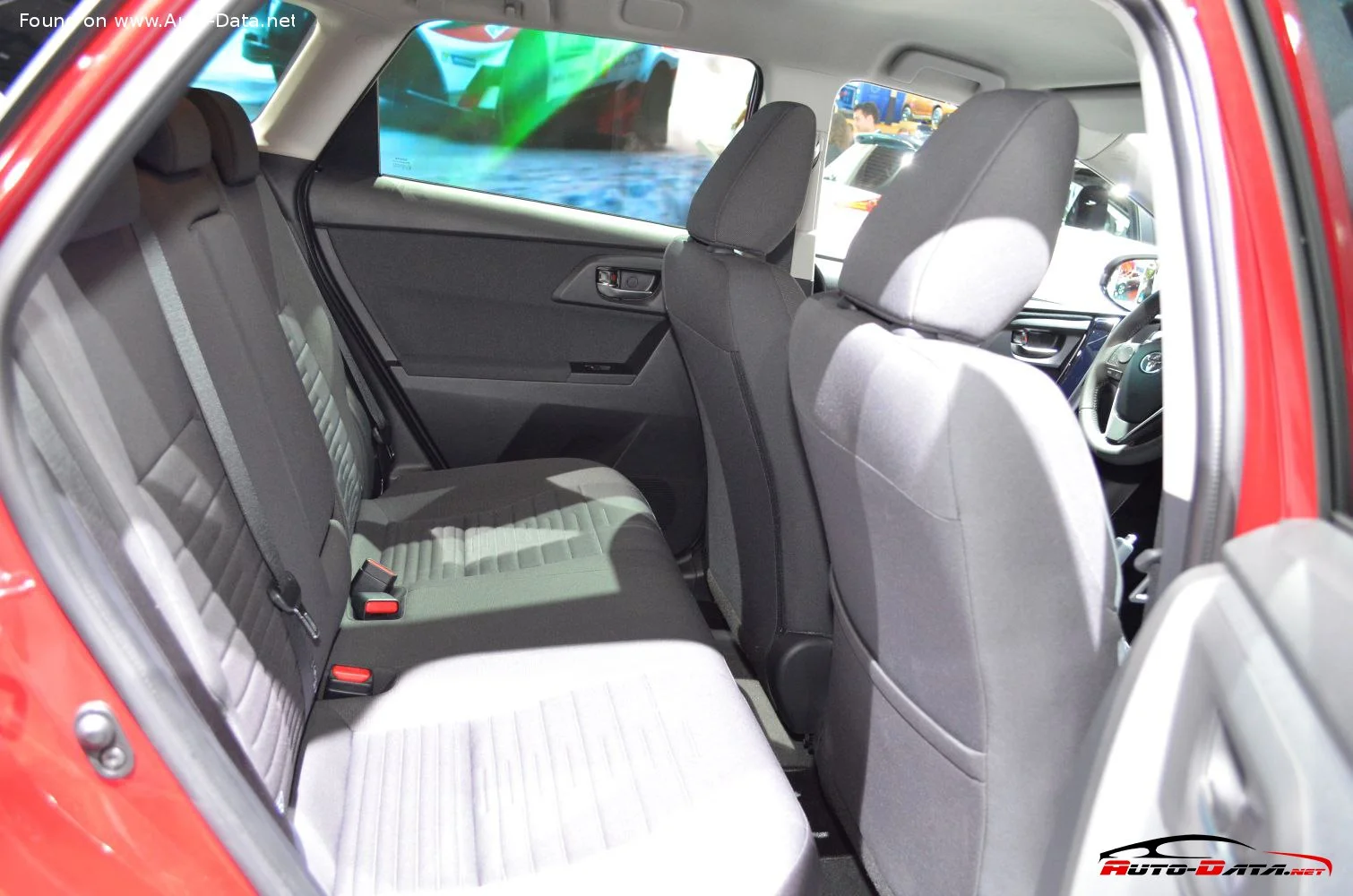 Toyota Auris 1.2 (116 Hp) start&stop2015 - 2018 thumbnail 16