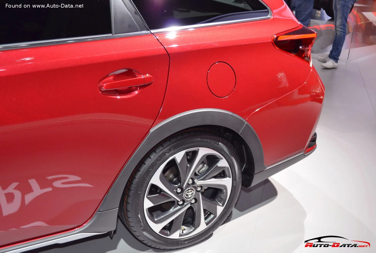 Toyota Auris 1.2 (116 Hp) start&stop2015 - 2018 thumbnail 8