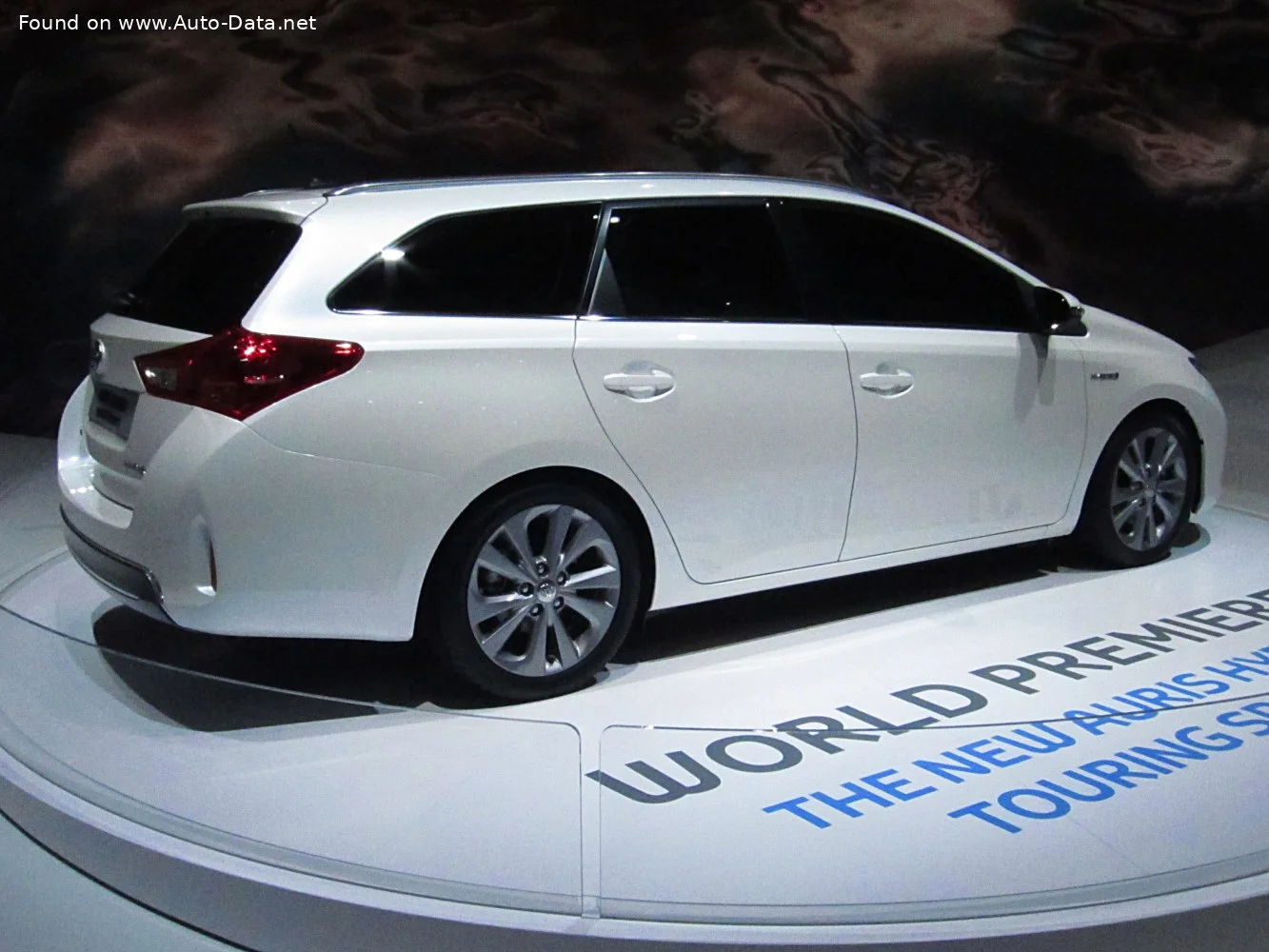 Toyota Auris 1.33 Dual VVT-i (100 Hp)2012 - 2015 thumbnail 14