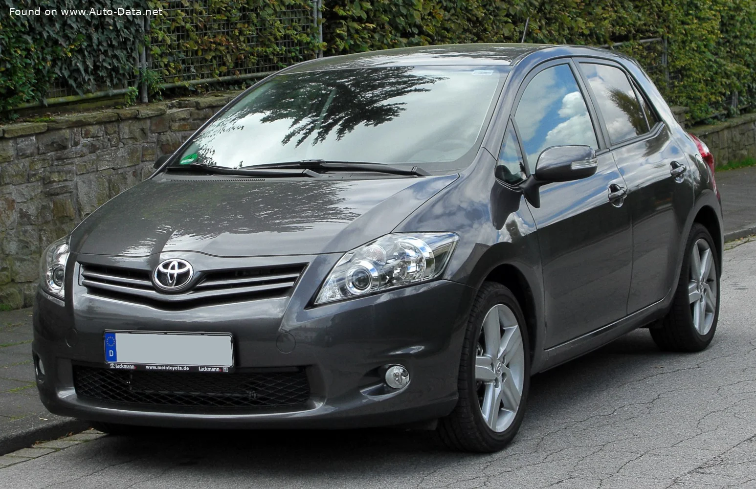 Toyota Auris 1.33 VVT-i (99 Hp)2010 - 2012 thumbnail 3