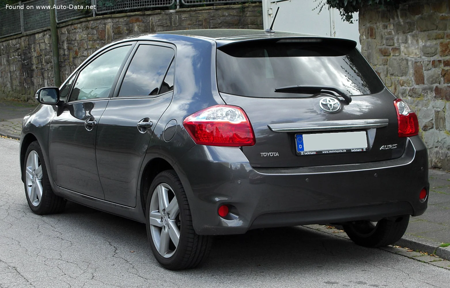 Toyota Auris 1.33 VVT-i (99 Hp)2010 - 2012 thumbnail 4