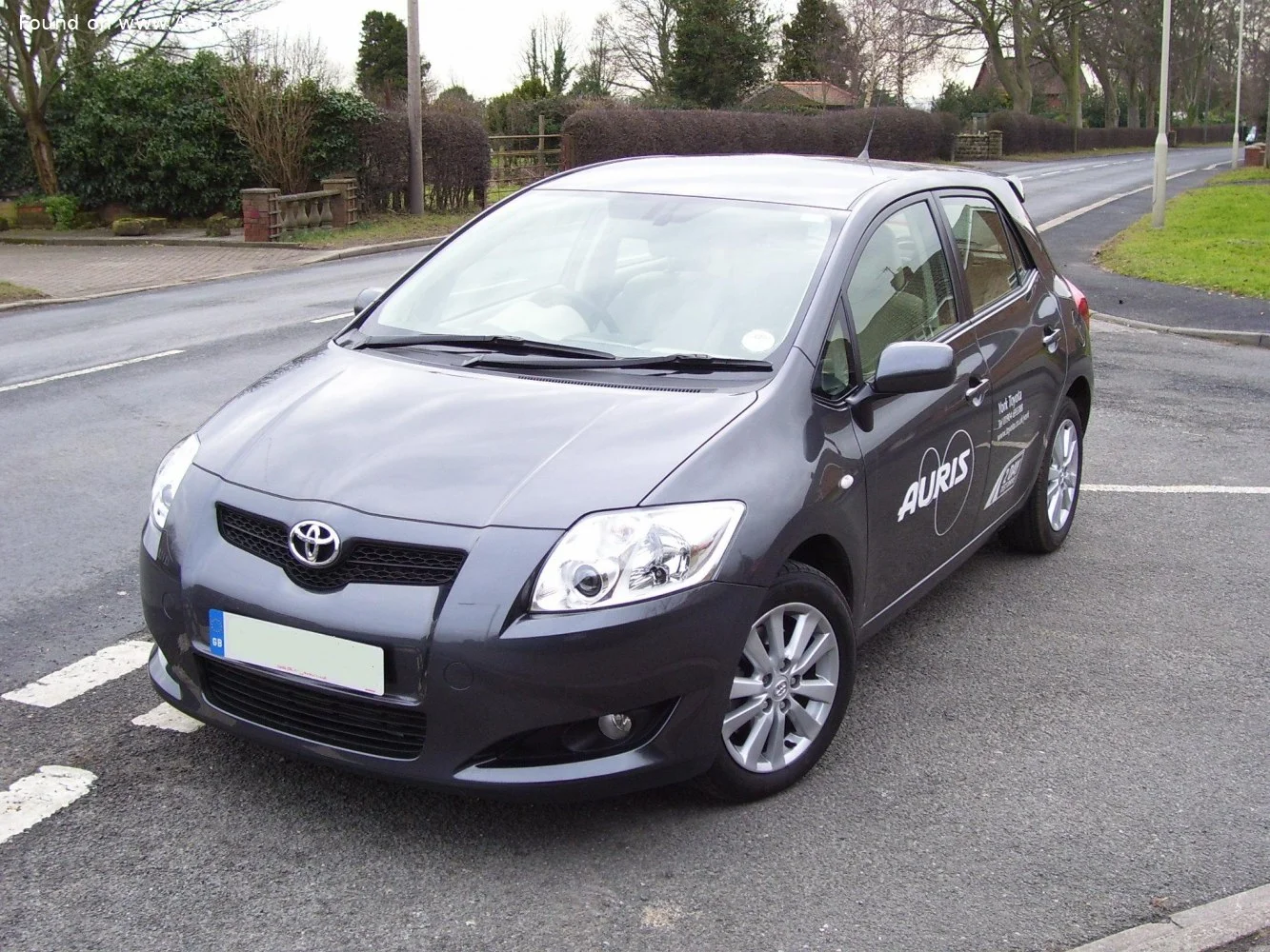 Toyota Auris 1.3 16V VVT-i (101 Hp)2009 - 2010 - 1