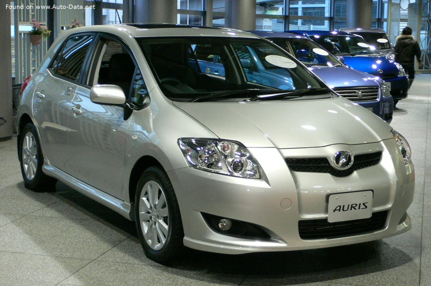 Toyota Auris 1.3 16V VVT-i (101 Hp)2009 - 2010 thumbnail 2