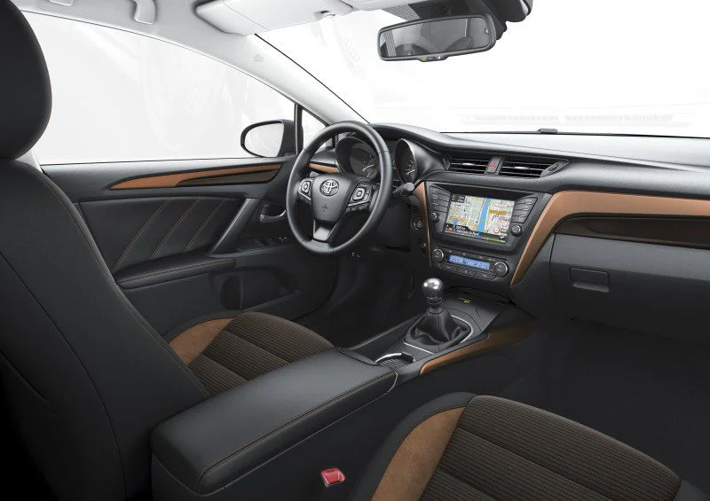 Toyota Avensis 1.6 D-4D (112 Hp)2015 - 2018 thumbnail 7