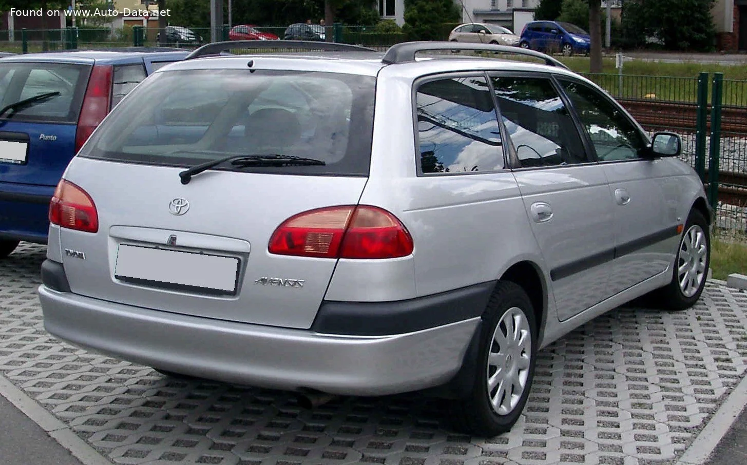 Toyota Avensis 1.6 (101 Hp)1997 - 2003 thumbnail 2