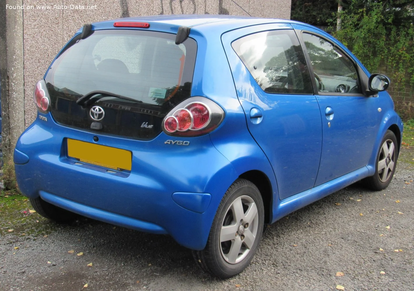 Toyota Aygo 1.0 VVT-i (68 Hp)2009 - 2012 thumbnail 2