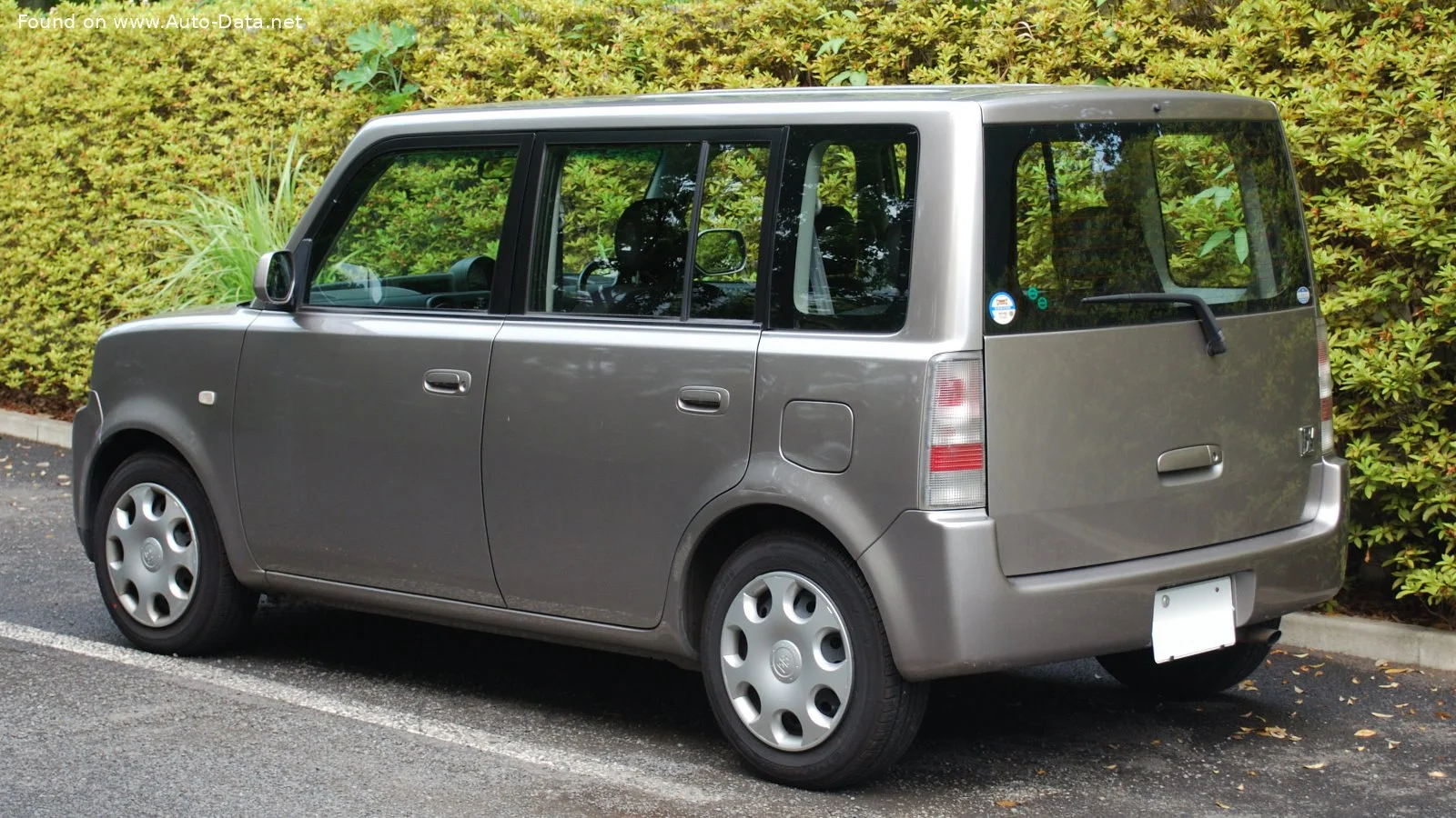 Toyota bB 1.3 i 16V (88 Hp)2000 - 2005 thumbnail 2
