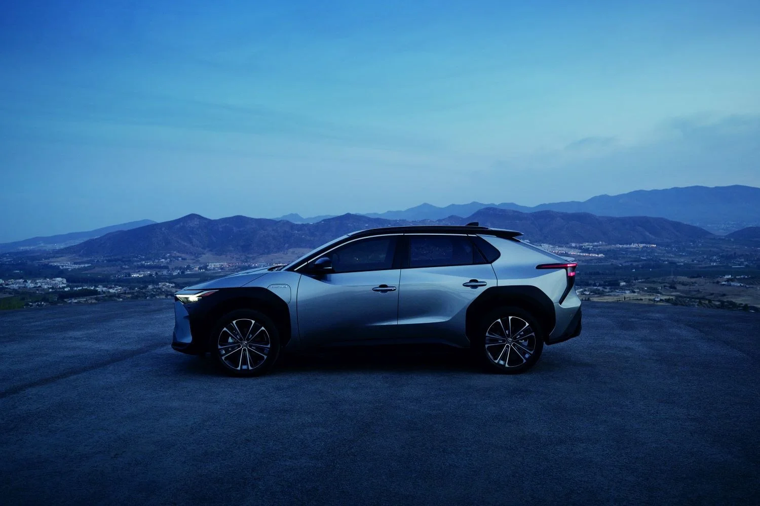 Toyota bZ4X 71.4 kWh (204 Hp) BEV2022 - 2025 thumbnail 11