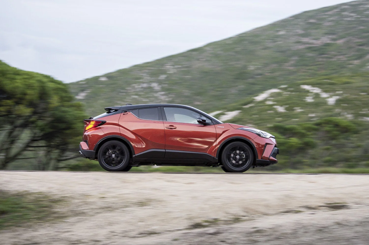 Toyota C-HR 1.2 (116 Hp)2020 - 2023 thumbnail 2