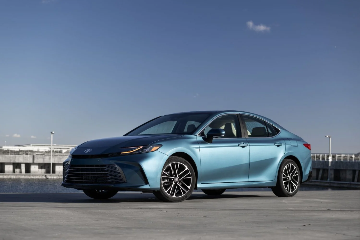 Toyota Camry 2.0 (173 Hp) Direct Shift CVT2023 - - 1