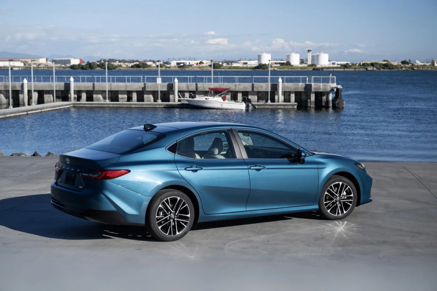 Toyota Camry 2.0 (173 Hp) Direct Shift CVT2023 - thumbnail 2