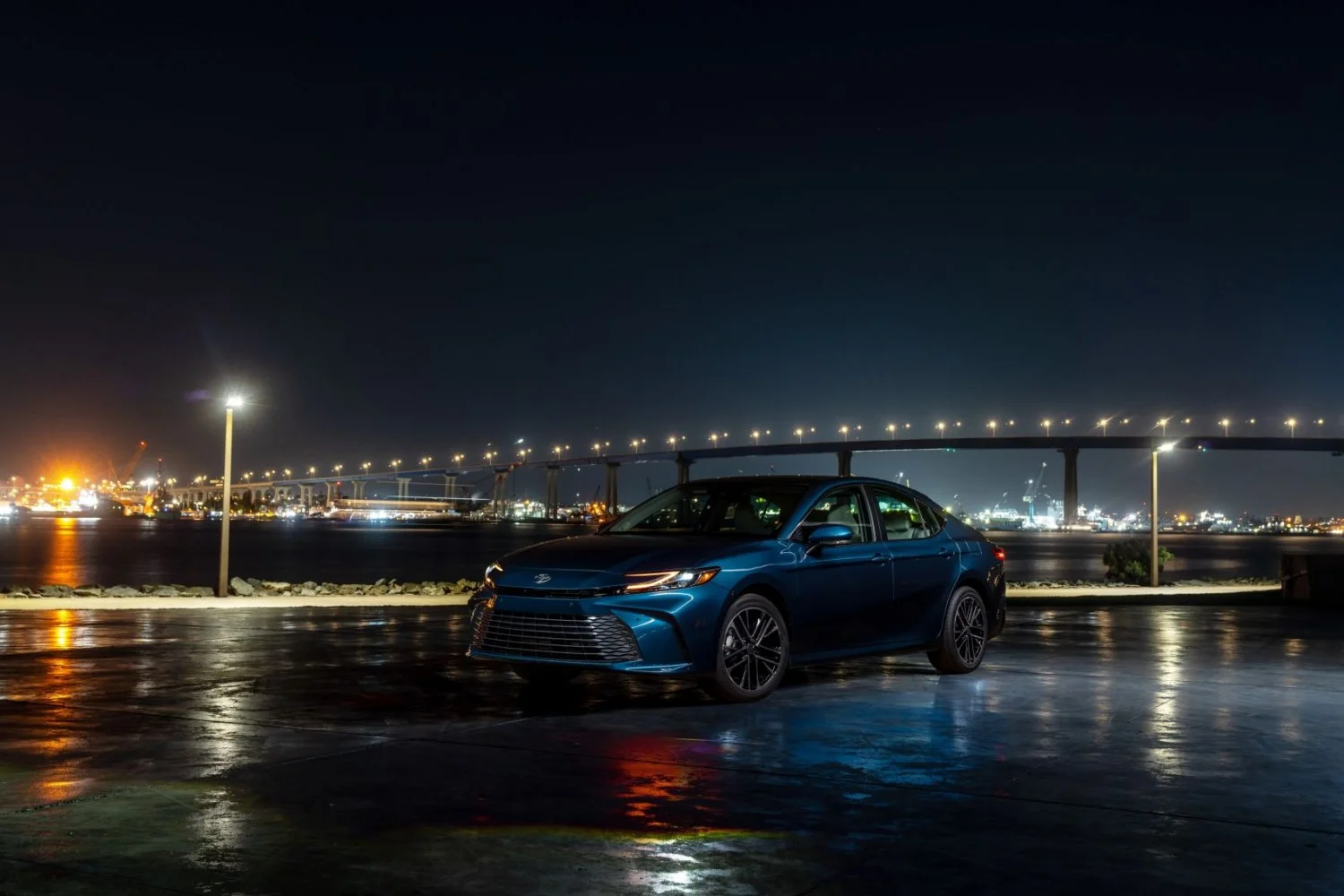 Toyota Camry 2.0 (173 Hp) Direct Shift CVT2023 - thumbnail 16