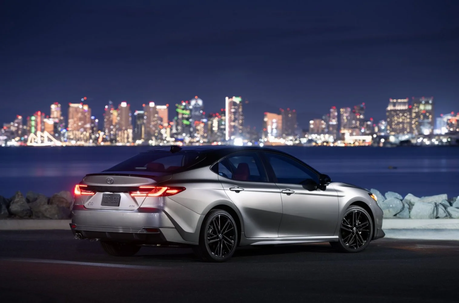 Toyota Camry 2.0 (173 Hp) Direct Shift CVT2023 - thumbnail 18