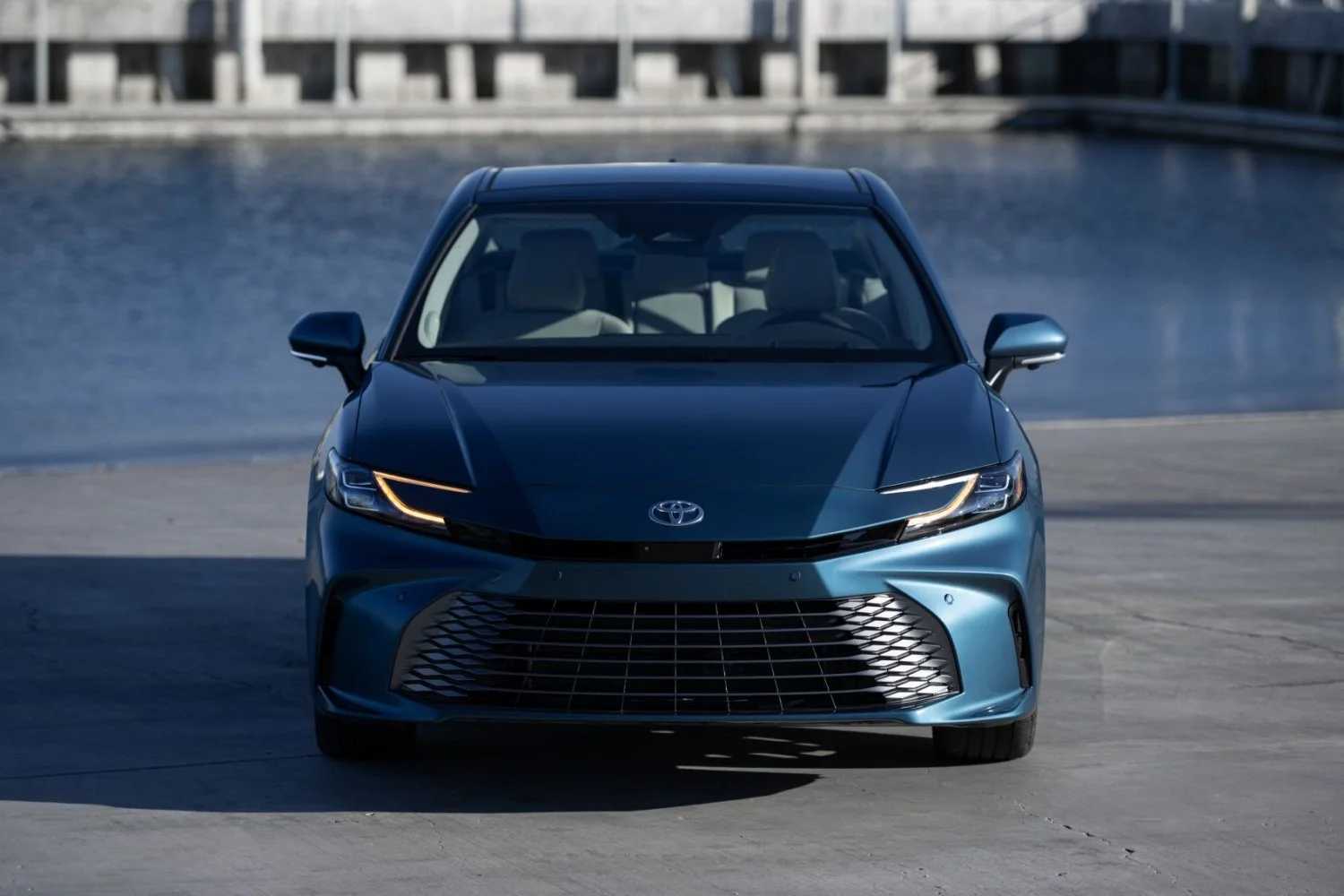 Toyota Camry 2.0 (173 Hp) Direct Shift CVT2023 - thumbnail 3