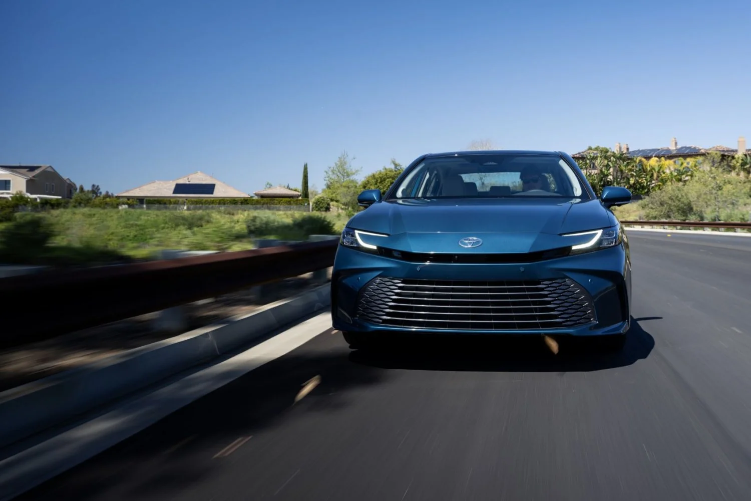 Toyota Camry 2.0 (173 Hp) Direct Shift CVT2023 - thumbnail 7