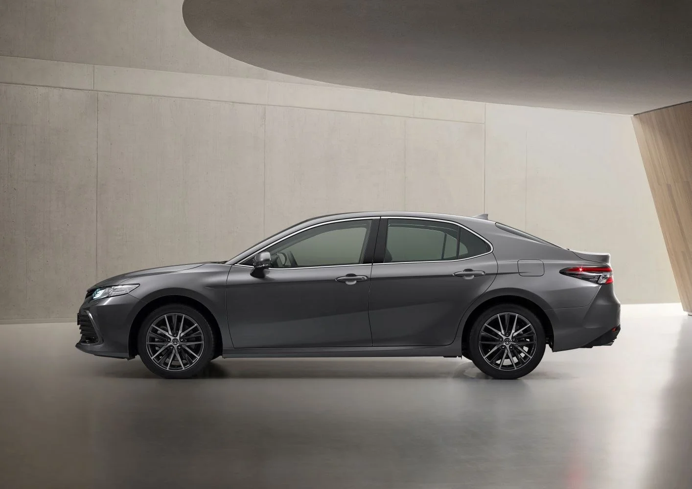 Toyota Camry 2.5 (202 Hp) AWD ECT-i2020 - 2024 thumbnail 3