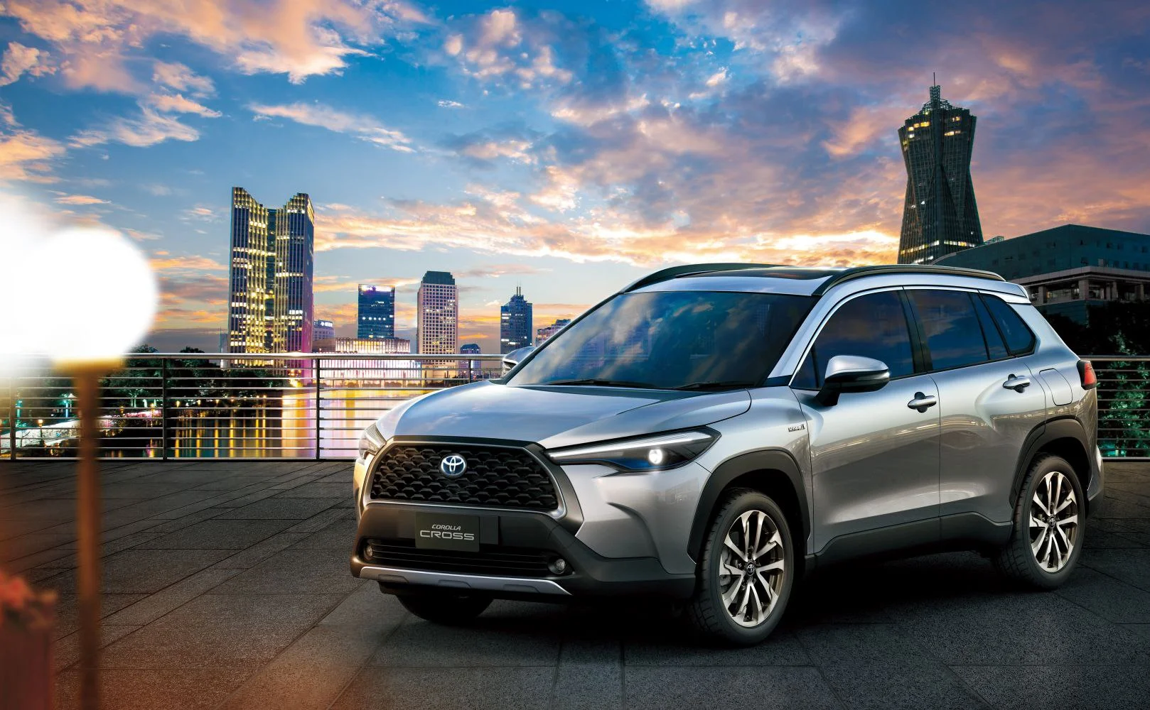 Toyota Corolla Cross 1.8 (122 Hp) Hybrid e-CVT2020 - 2022 thumbnail 2