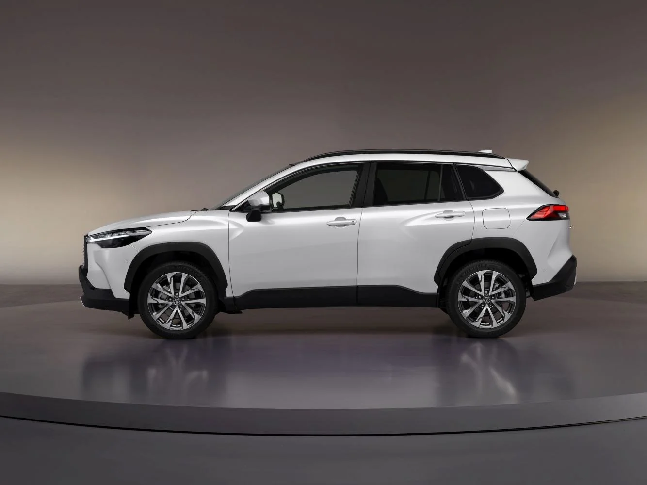 Toyota Corolla Cross 1.8 (122 Hp) Hybrid e-CVT2020 - 2022 thumbnail 18