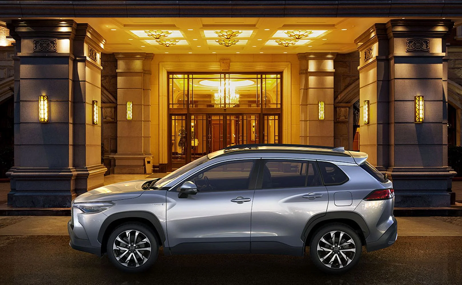Toyota Corolla Cross 1.8 (122 Hp) Hybrid e-CVT2020 - 2022 thumbnail 3