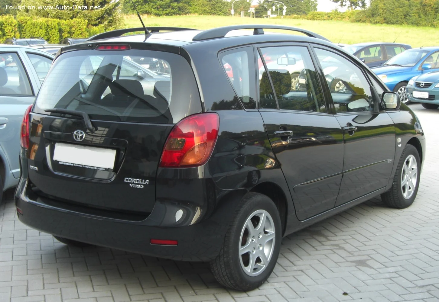Toyota Corolla Verso 1.5 i (110 Hp)2001 - 2003 thumbnail 2